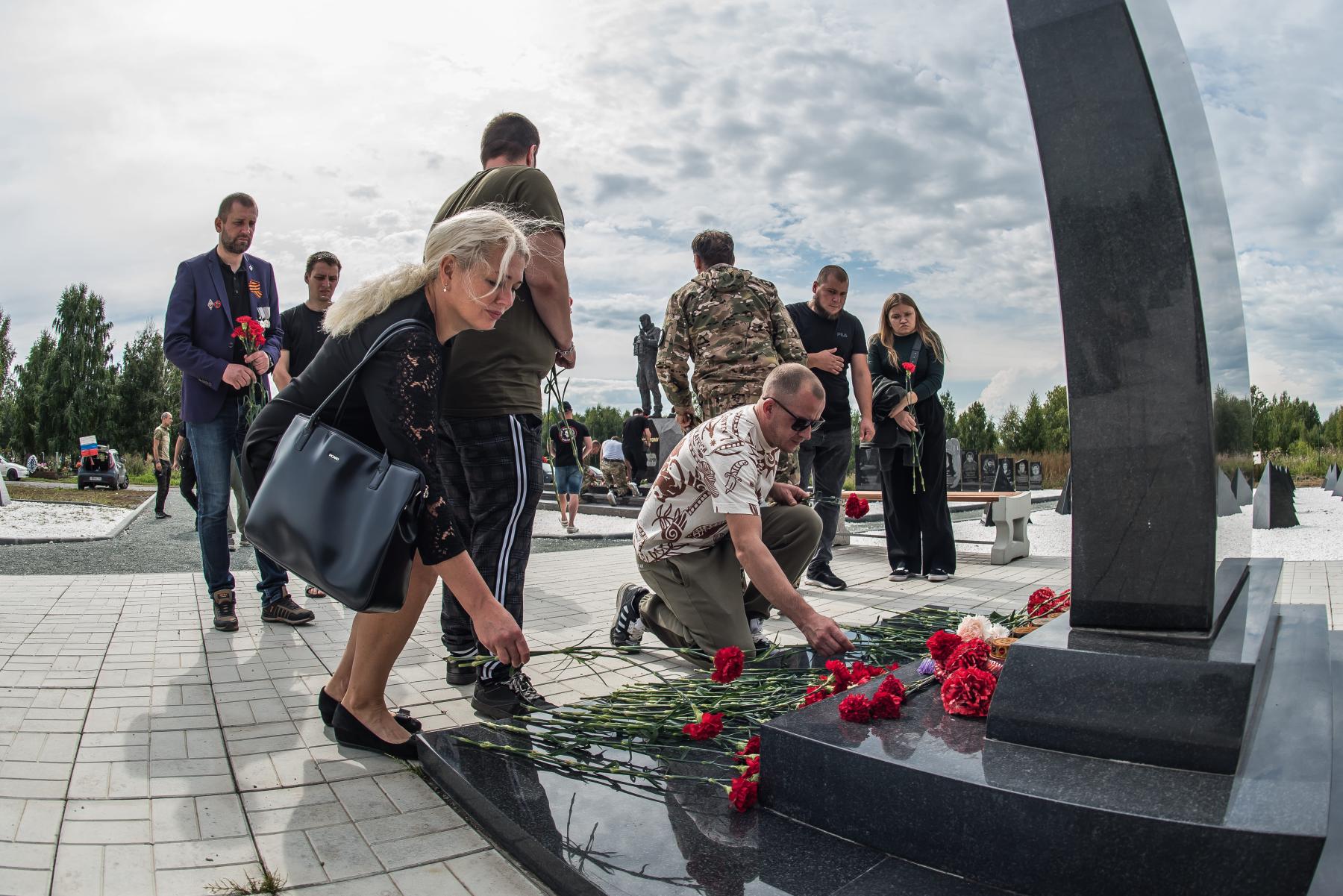 Фото В Новосибирске почтили память лидера ЧВК «Вагнер» Евгения Пригожина 3